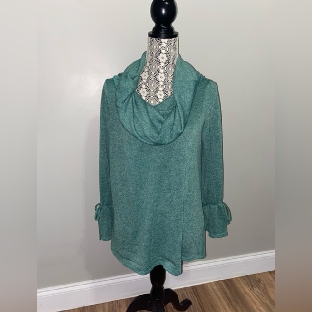 Ces femme‎ sweater size L